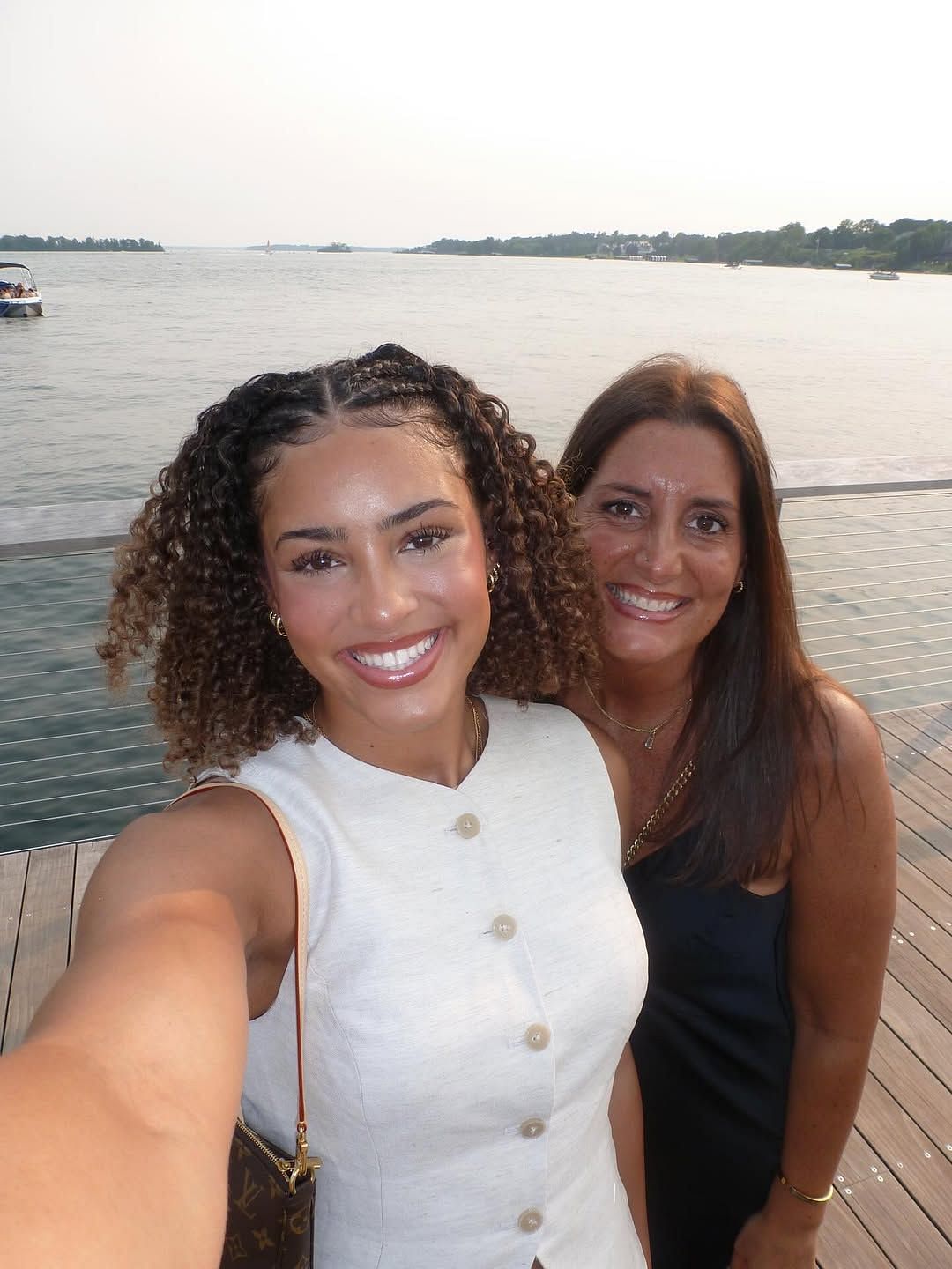 Aaliyah Crump with her mother (Image via Instagram @aaliyahcrump_)